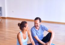 고령자의 운동: 건강을 유지하기 위한 적절한 운동법 man in white tank top and gray pants sitting on blue yoga mat
