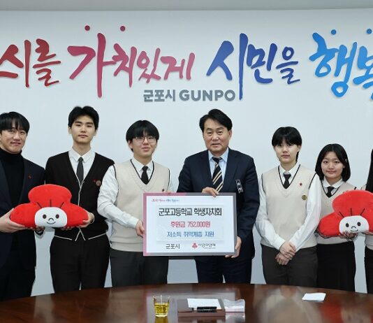 선배들의 교복으로 따뜻한 나눔 실천