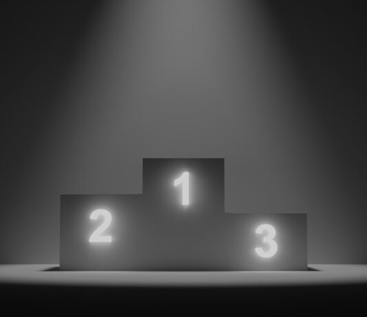 자기계발을 위한 시간 투자와 우선순위 설정 white stage