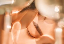 여름철 피부 건강을 유지하는 5가지 실용적인 팁 man's face