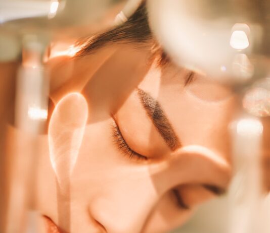 여름철 피부 건강을 유지하는 5가지 실용적인 팁 man's face