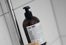 ‘두피 케어’가 대세…건강한 모발 위한 맞춤형 헤어 관리법 주목 A bottle of soap sitting on top of a faucet