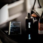 만성피로, 생활 속 ‘겹겹 피로’ 해소법 찾기 a cell phone sitting on top of a table