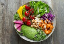달라진 식단, 건강한 일상의 시작… 내게 맞는 한 끼 찾기가 트렌드 bowl of vegetable salads