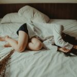 만성피로, 작은 생활 변화로 극복… 한국인의 현실 맞춤 루틴 제안 woman lying on bed