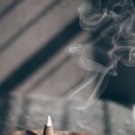 집에서도 실천하는 대체요법, 일상 속 건강관리 트렌드로 자리잡다 white smoke on brown wooden table