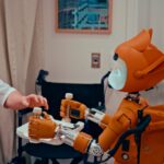 AI 기반 건강 관리, 일상을 똑똑하게 바꾼다 Man gives robot bottles on a tray