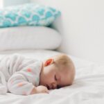 “최적의 수면으로 삶의 질 UP! 실생활 맞춤 수면 최적화 팁 공개” photo of baby laying on bed